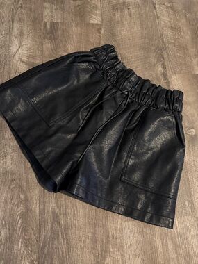 Black Faux Leather Paperbag Waist Shorts – High Rise – Size  L – NWOT